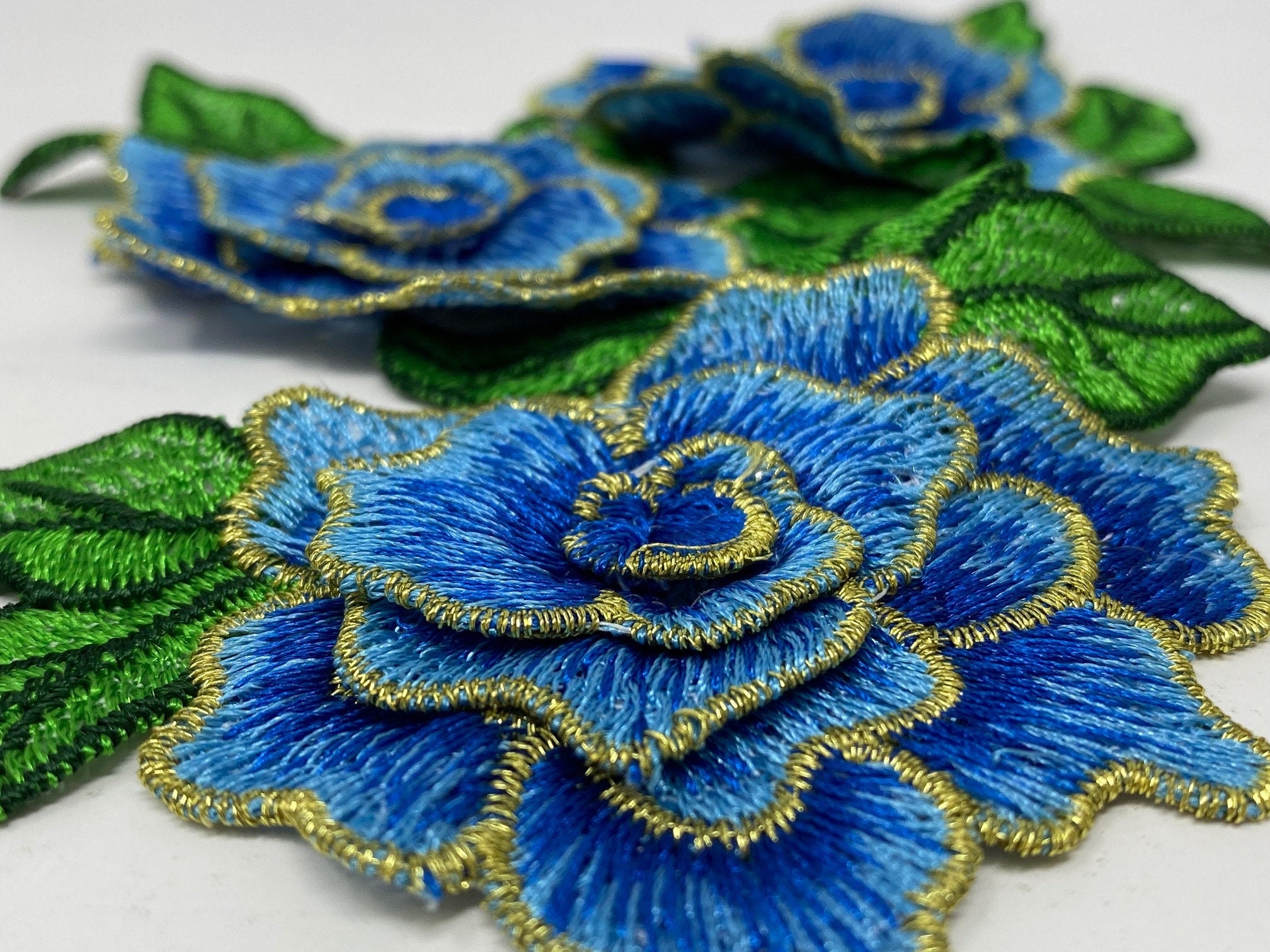 NEW, 2 pc set, Blue & Gold Roses (size 4-inches), matching lace